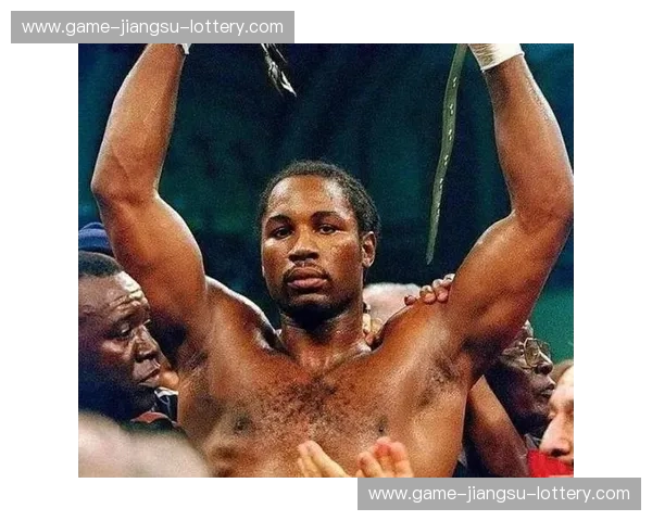 诸神黄昏：泰森与刘易斯的宿命对决，究竟谁才是最后的重量级之王？